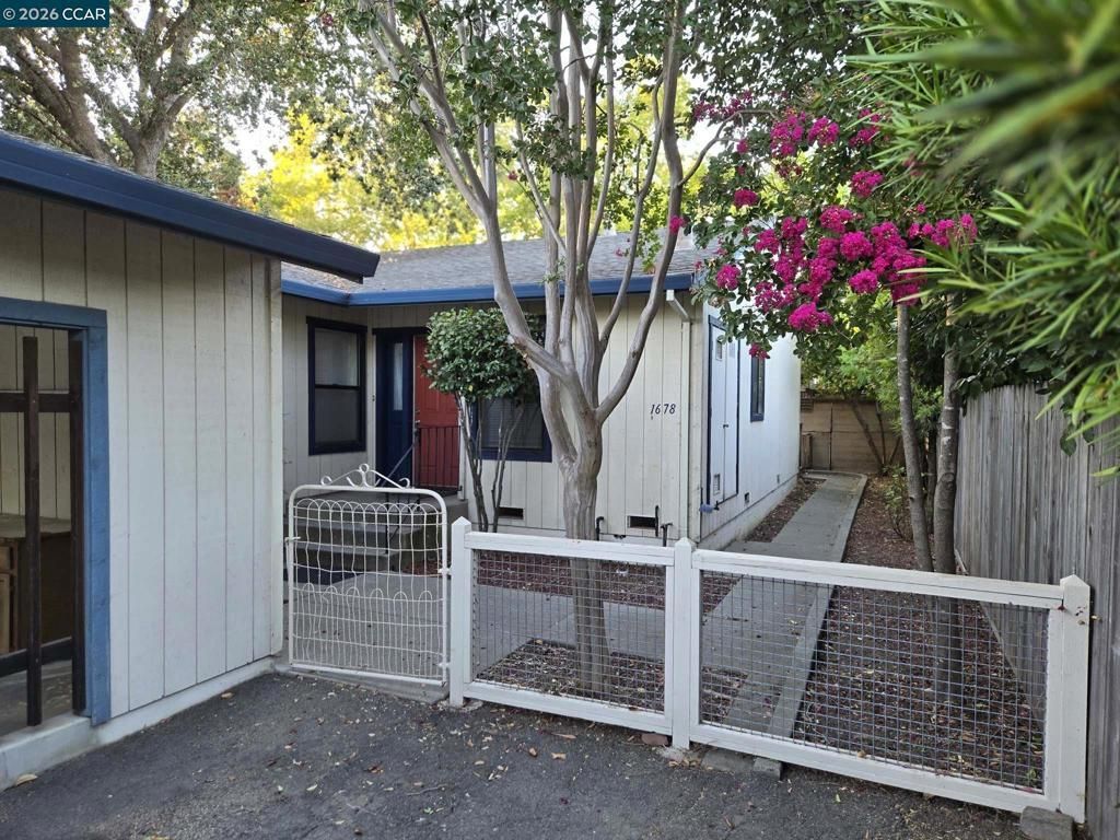 1678 E Street, Napa