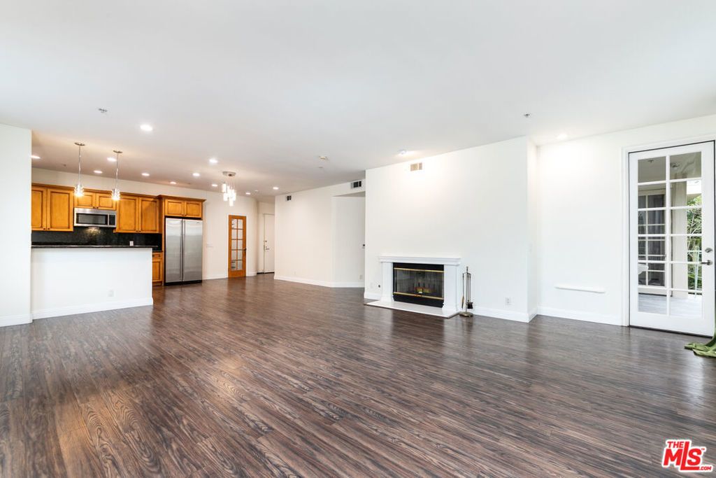 117 N Gale Drive # 306, Beverly Hills