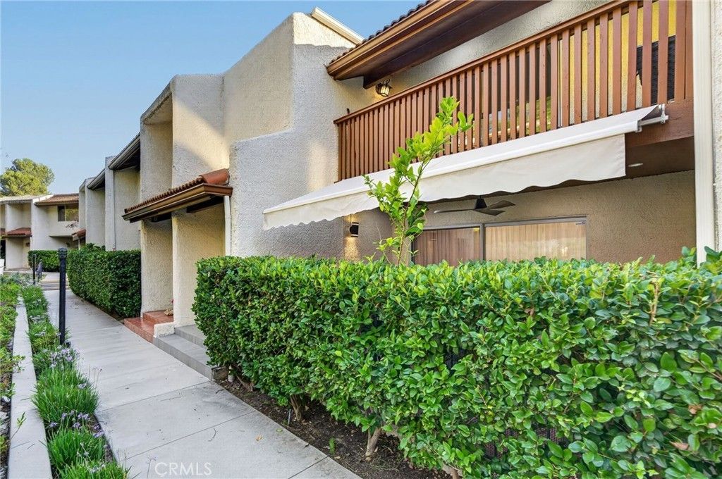 9529 Via Salerno, Burbank