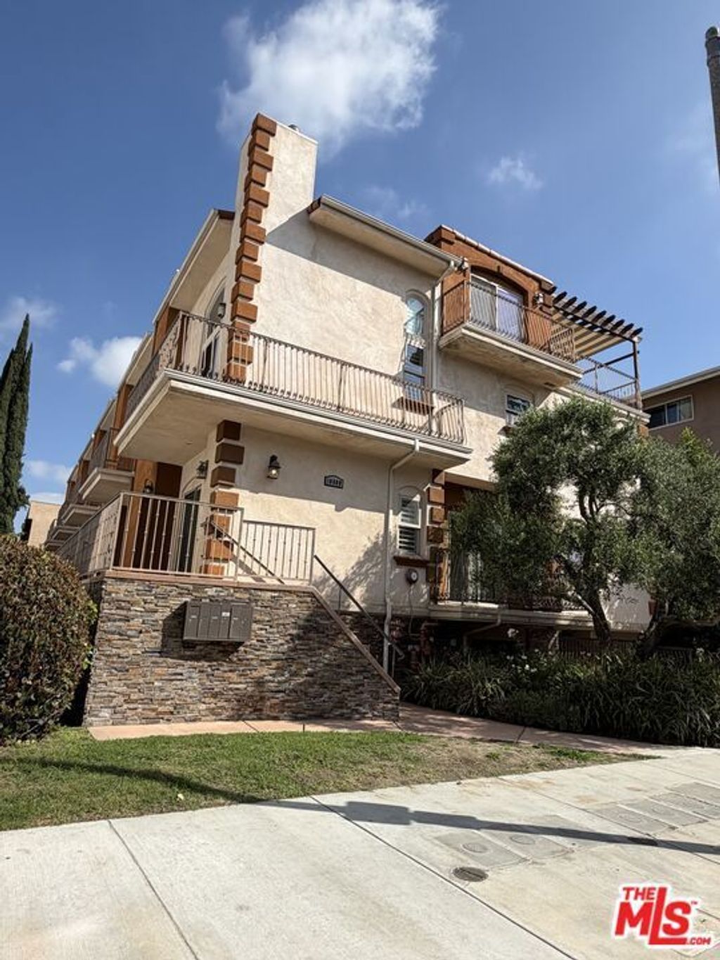 10809 Hortense # 1, North Hollywood