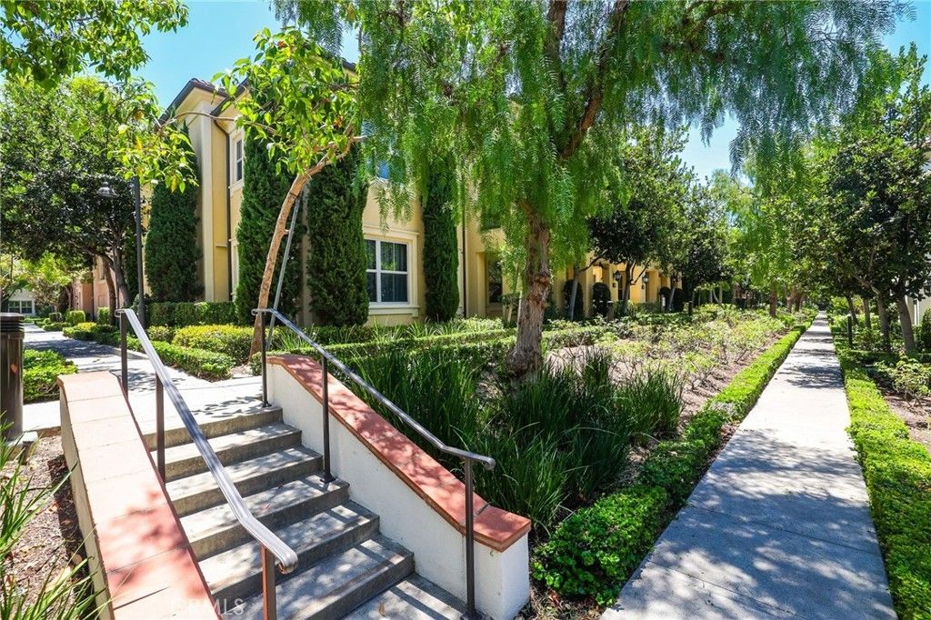 47 Mayfair, Irvine