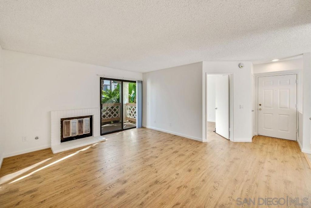 9489 Fairgrove Ln # 103, San Diego