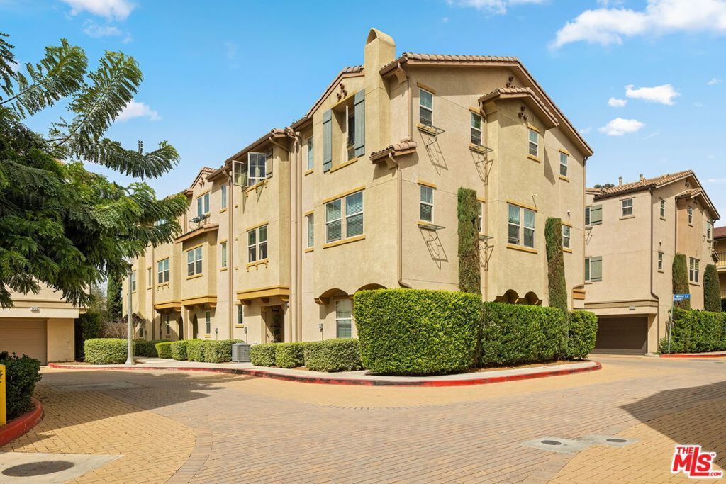 14122 W Willow Lane, Van Nuys