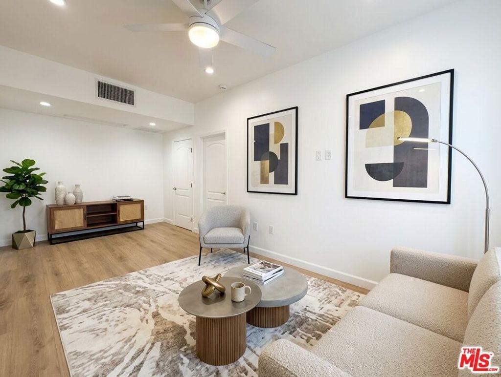 816 1/2 N Mccadden Place, Los Angeles