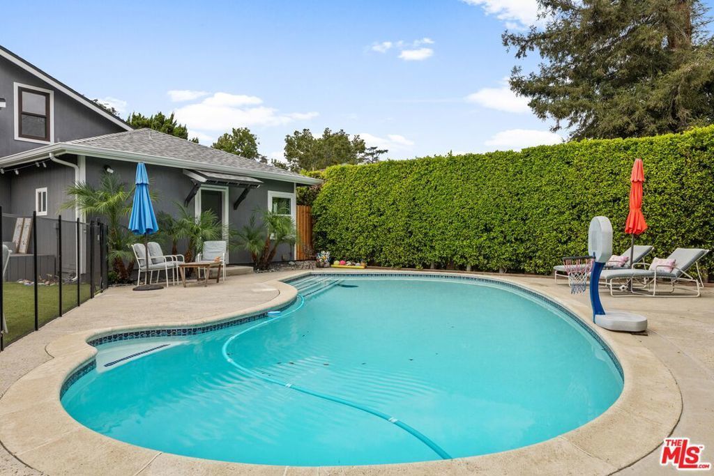920 N Florence Street, Burbank