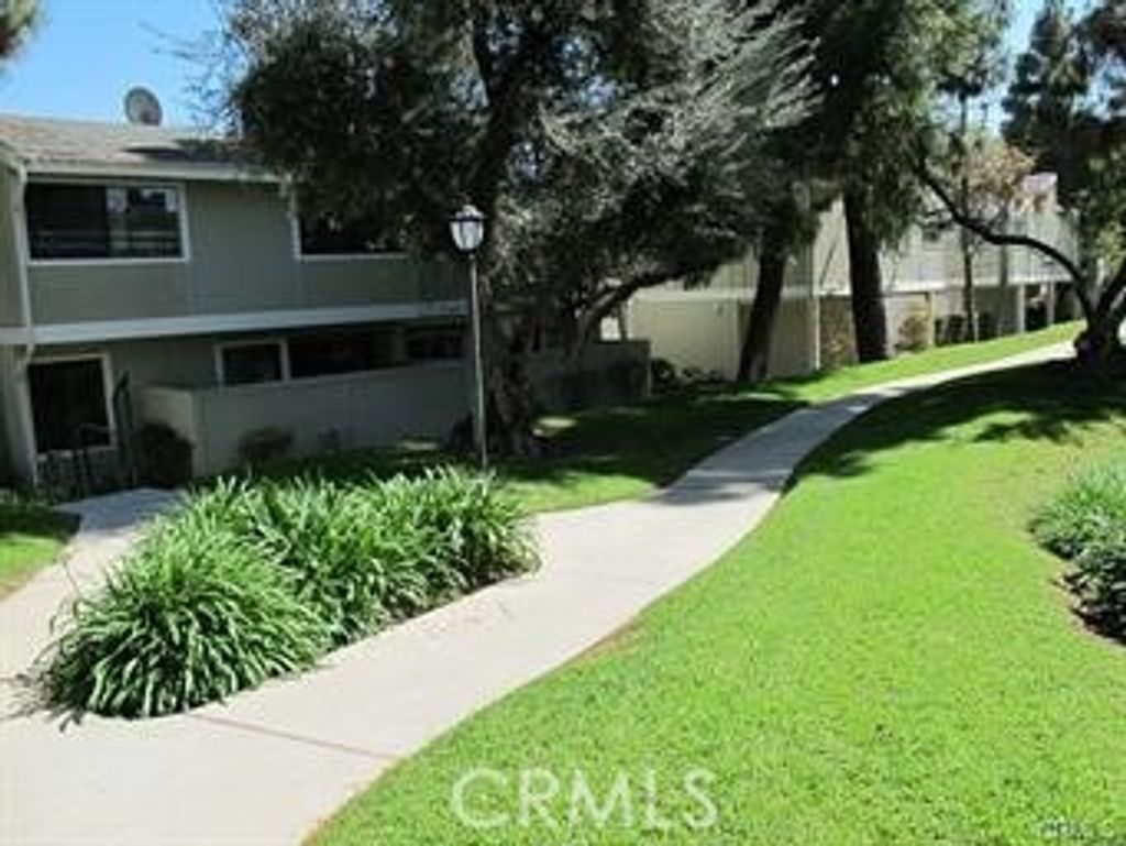 22137 Burbank, Woodland Hills