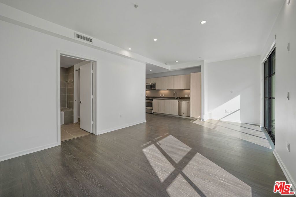 5800 Harold Way # 210, Los Angeles