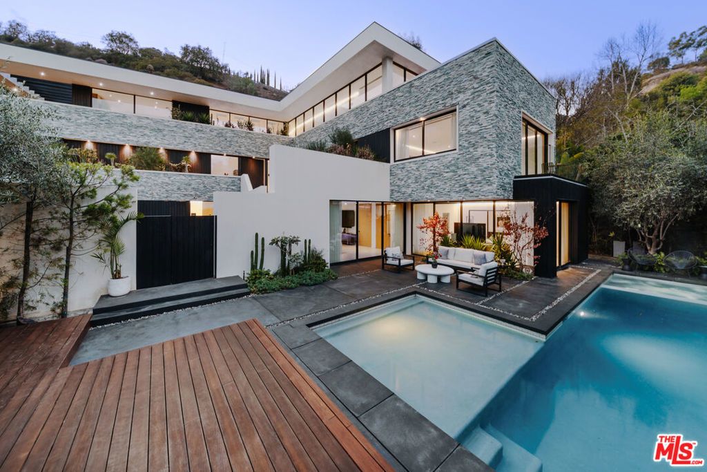7681 Willow Glen Road, Los Angeles