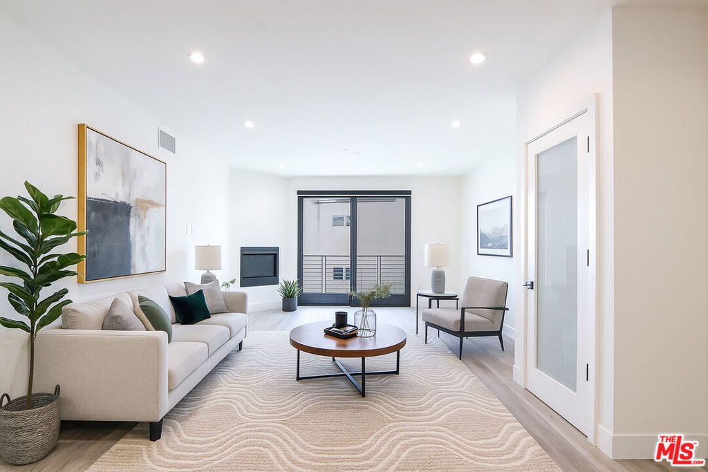 11800 Courtleigh Drive # 203, Los Angeles
