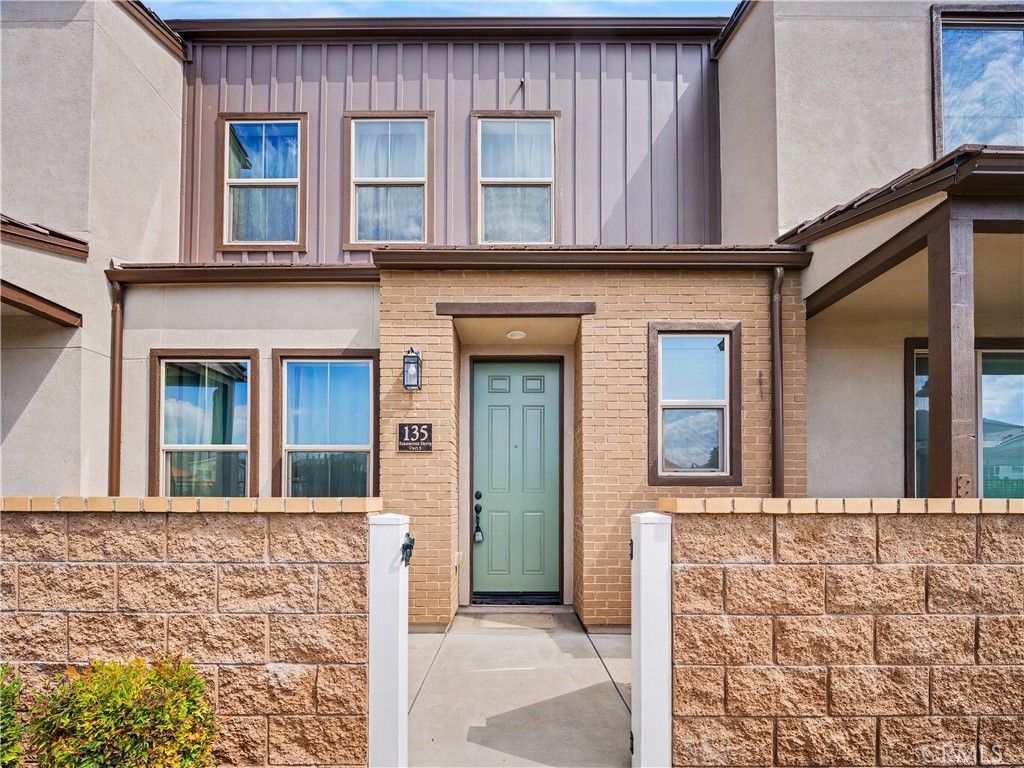 135 Farmhouse Drive # 3, Simi Valley