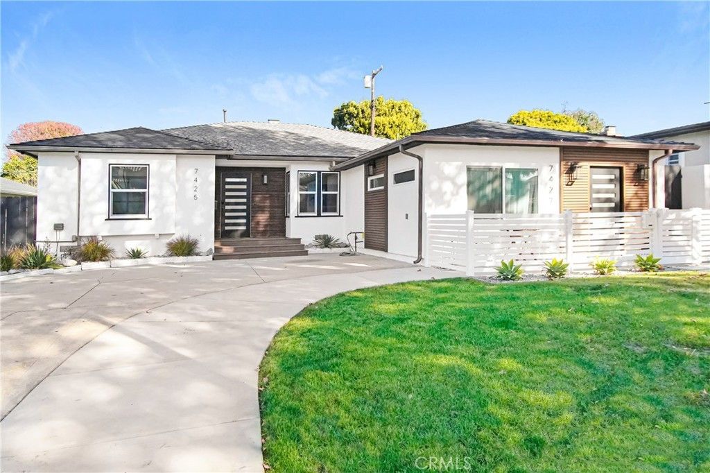 7425 W 88th Pl, Los Angeles
