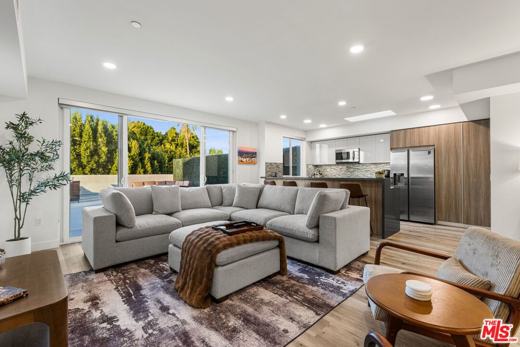 4806 Sylmar Ave Penthouse # Ph2, Sherman Oaks