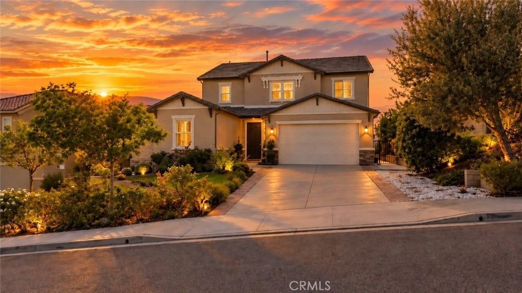 20540 Suzie, Saugus
