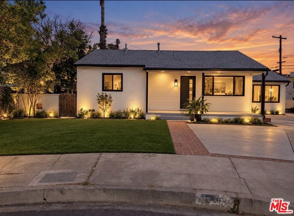 17807 Bromley Court # B, Encino