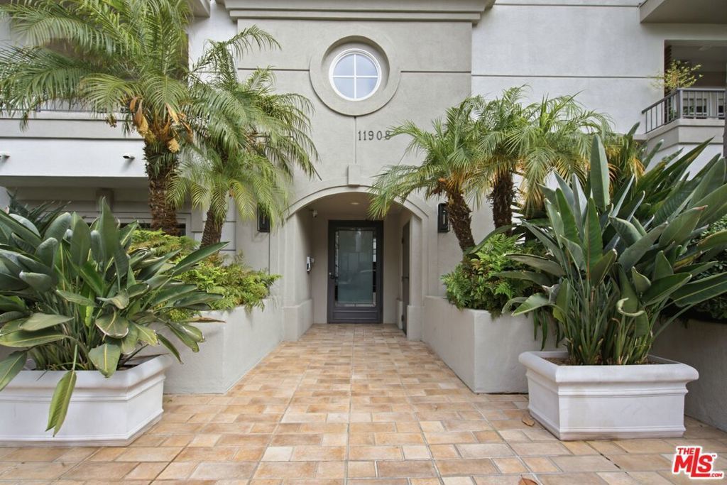 11908 Darlington Avenue # 203, Los Angeles