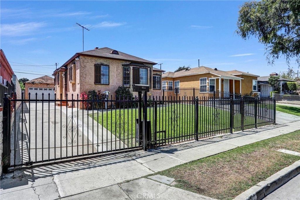 2512 Ohio, South Gate