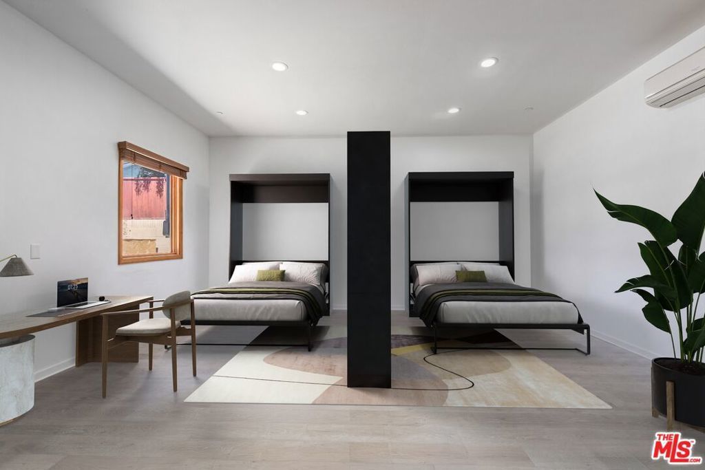 6438 W 87th Place, Los Angeles