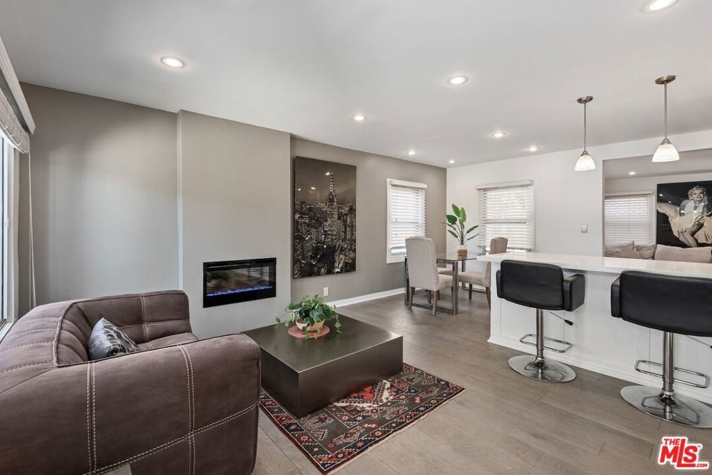 6440 W 87th Place, Los Angeles