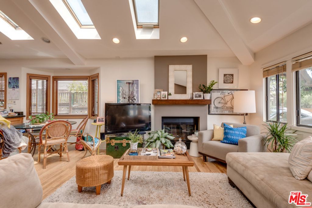 2417 Bryan Avenue, Venice