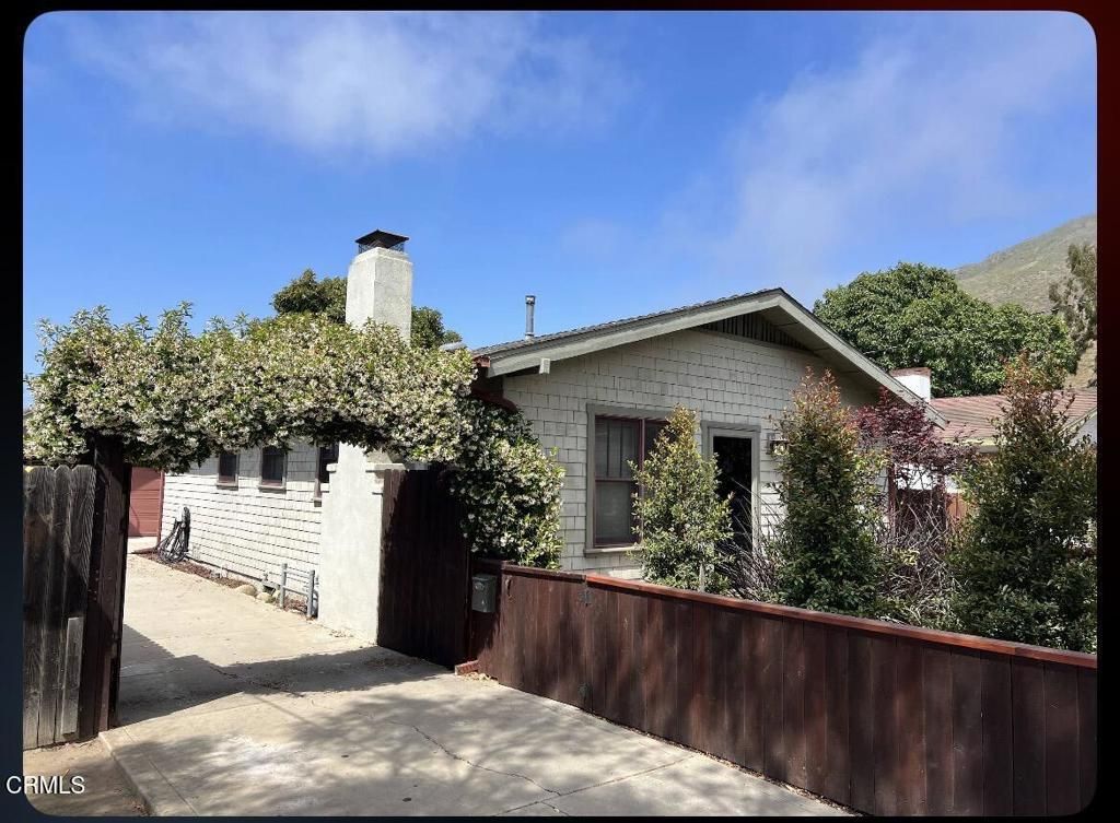 101 E Warner Street, Ventura