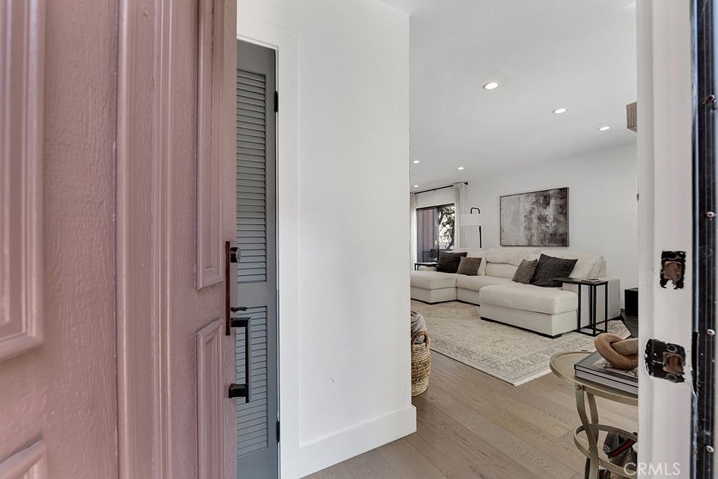 21931 Burbank Boulevard # 25, Woodland Hills