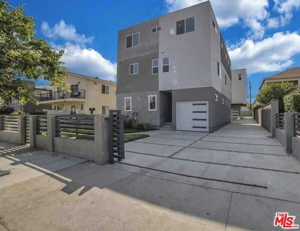 2303 1/2 Hauser Boulevard, Los Angeles