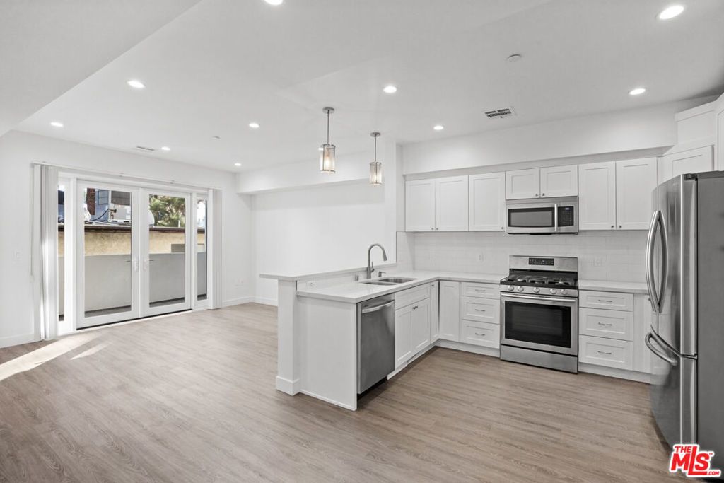 4114 Vantage Avenue # 301, Studio City