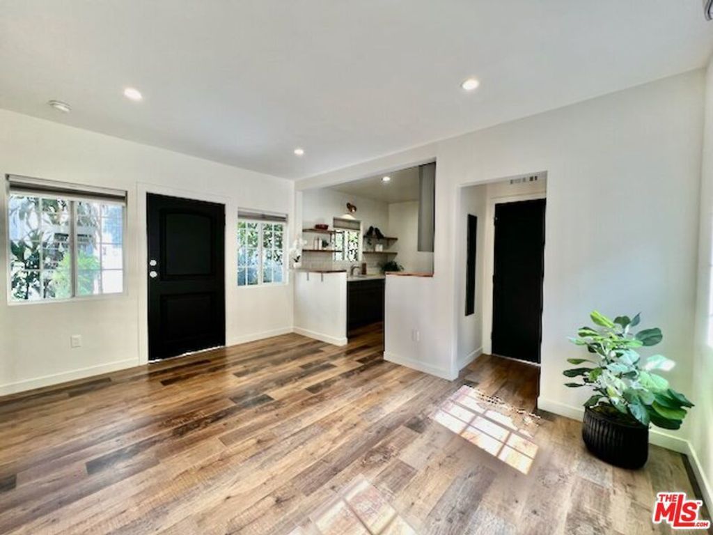 652 N Dillon Street, Los Angeles