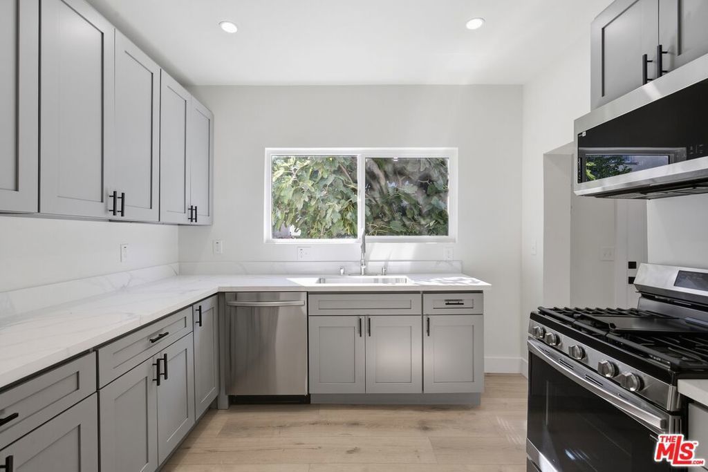 5915 Barton Avenue, Los Angeles