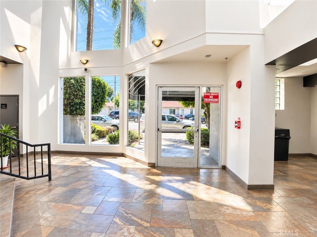 11657 Oxnard Street # 320, North Hollywood