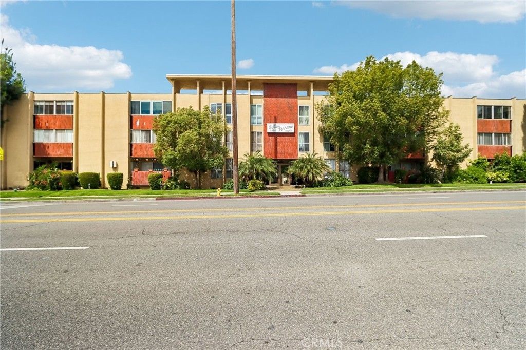 6225 Coldwater Canyon Avenue # 102, North Hollywood