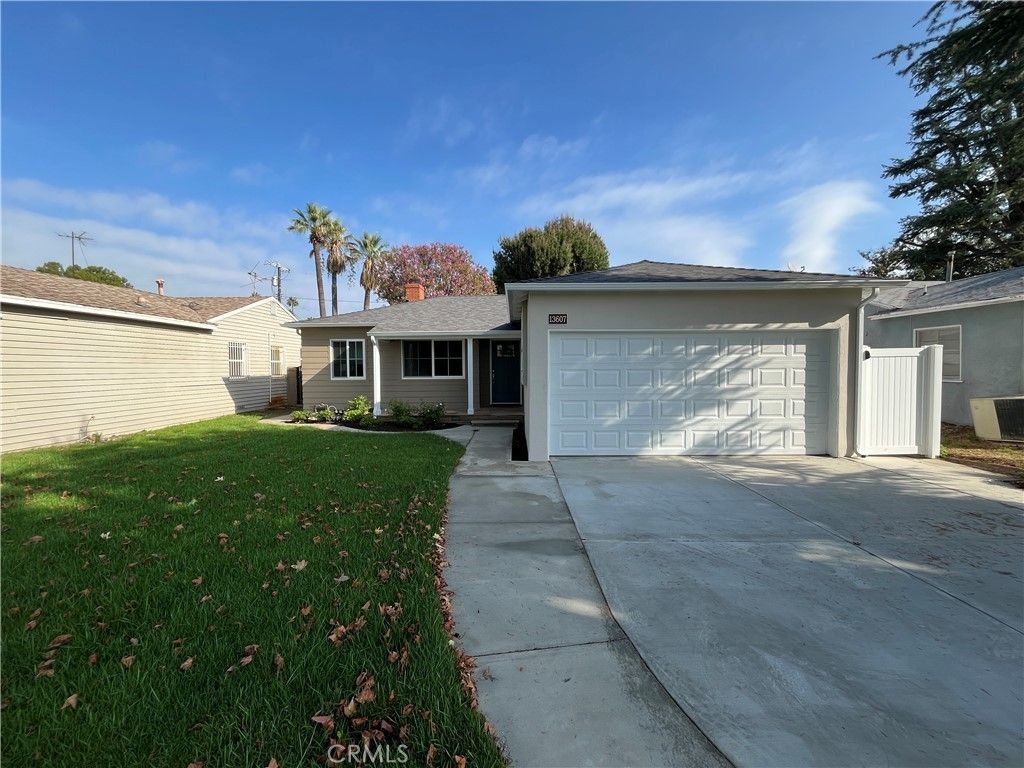 13607 Huston, Sherman Oaks