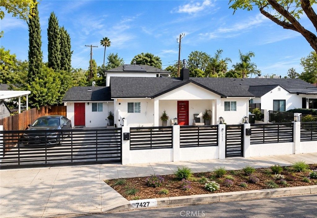 8216 Encino Avenue, Northridge