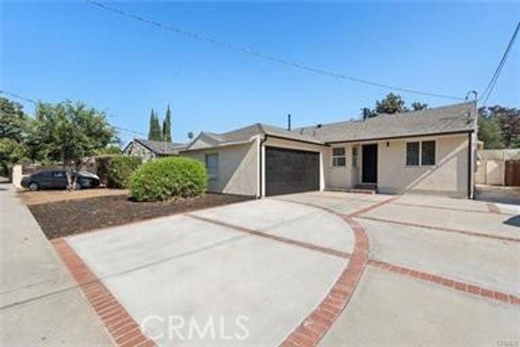 13739 Wyndotte Street, Los Angeles