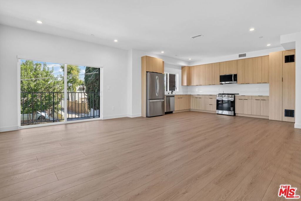 11302 Collins Street # #2, Los Angeles