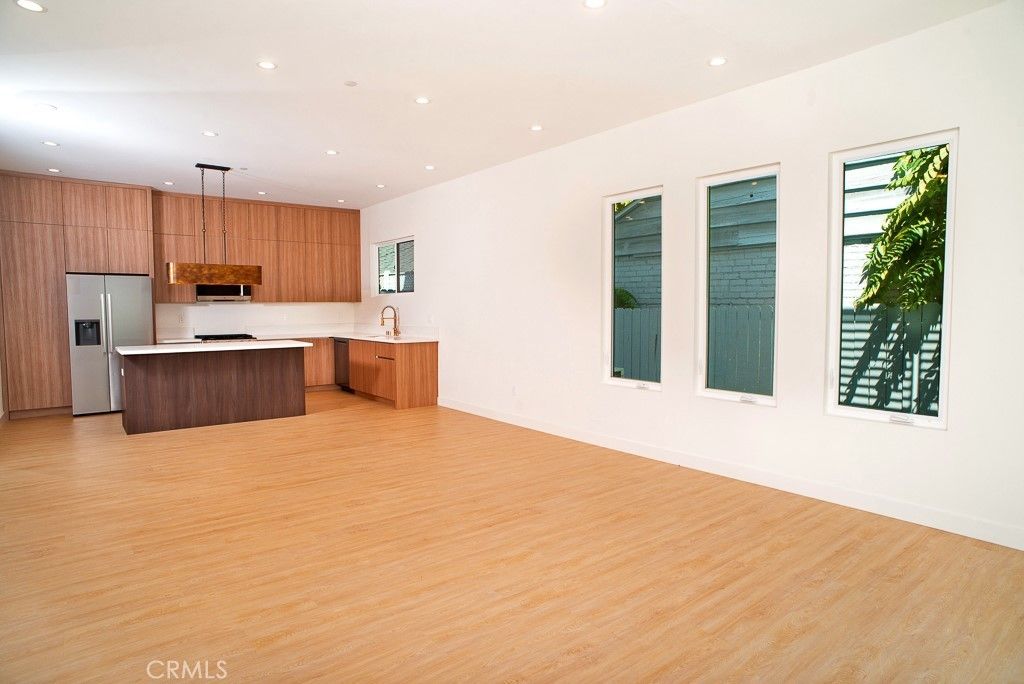 5618 Buffalo, Valley Glen