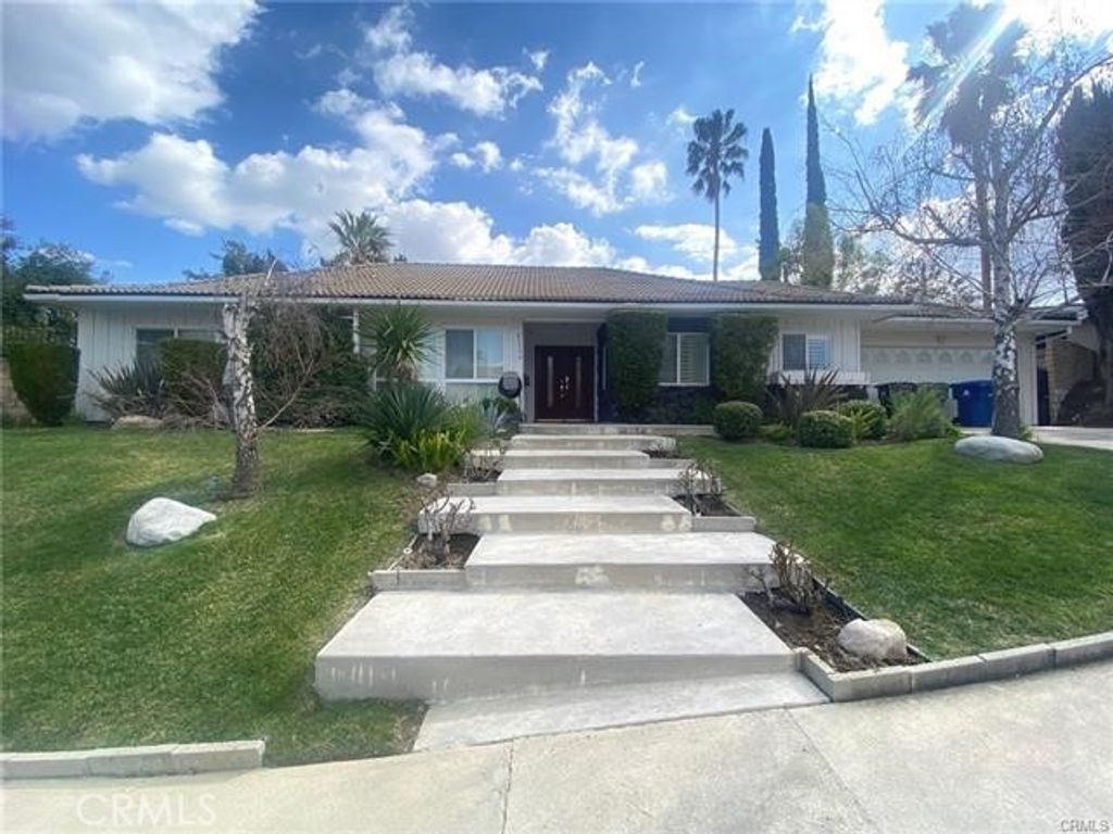 23552 Kivik Street, Woodland Hills