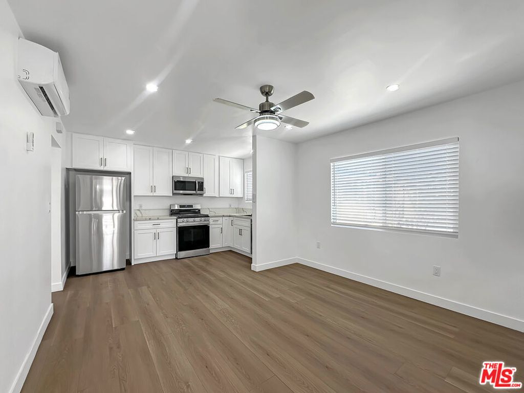 215 1/2 W Plymouth Street, Inglewood
