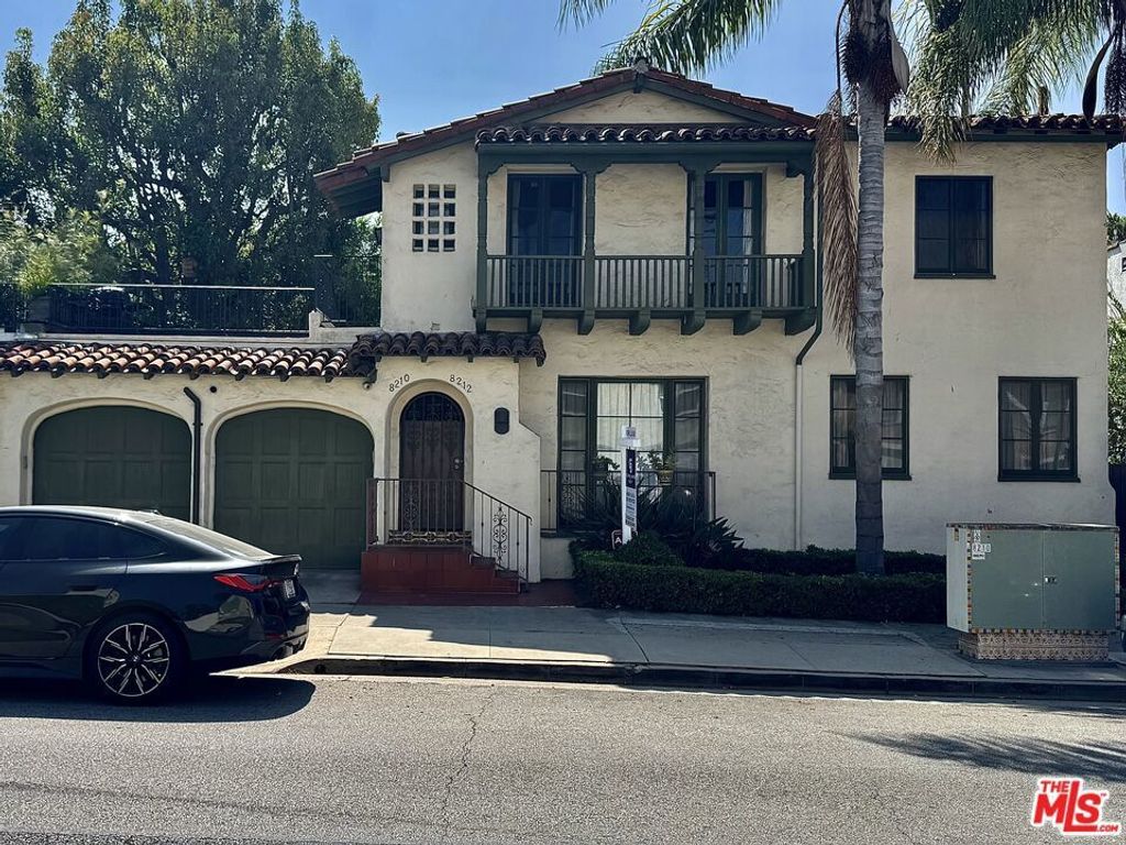 8210 Willoughby Avenue, Los Angeles