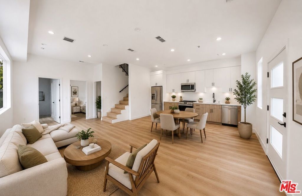 11223 Tiara Street, North Hollywood