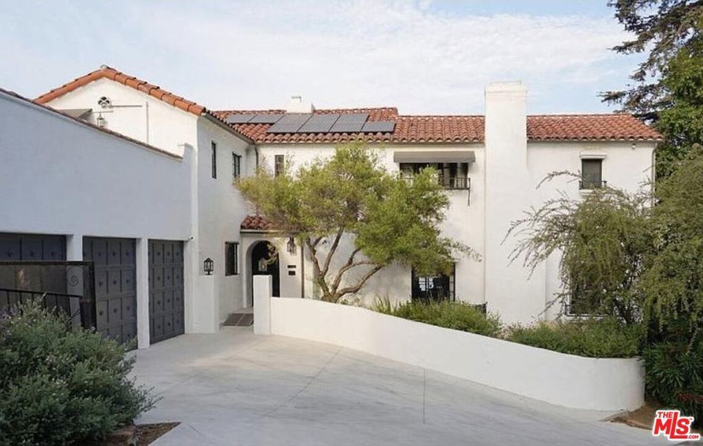 2000 Balmer Drive, Los Angeles