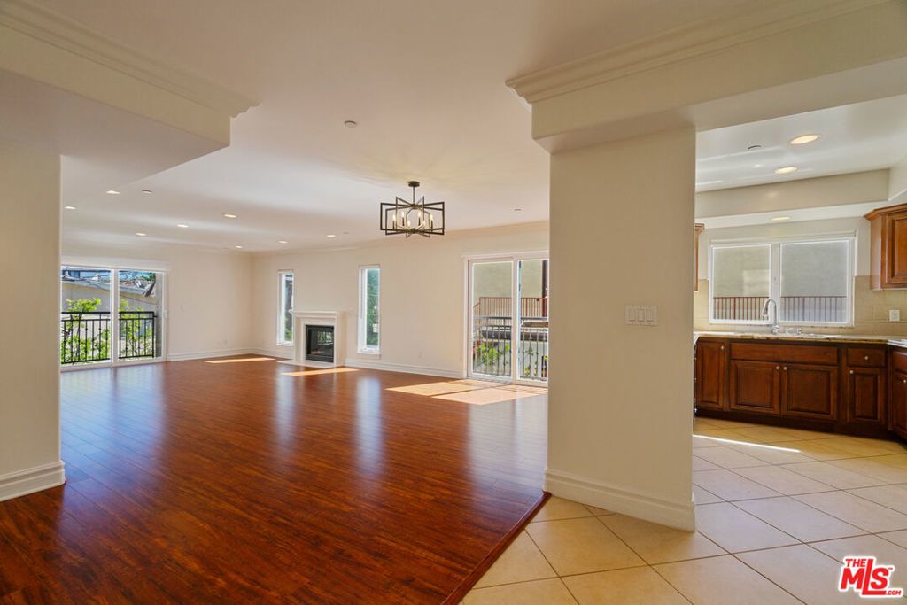 8610 Chalmers Drive # 203, Los Angeles