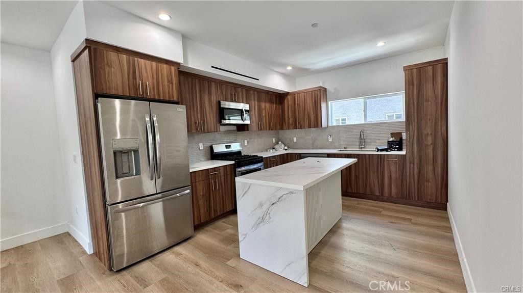 5635 Klump Avenue, North Hollywood