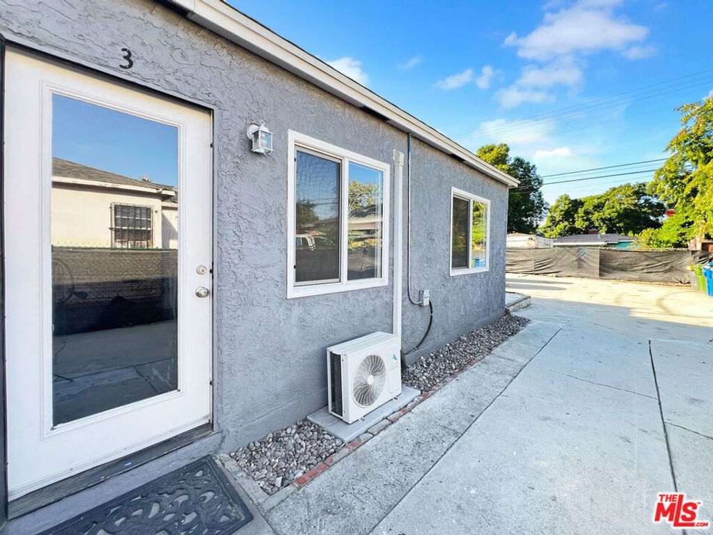 813 E Imperial Highway # 3, Los Angeles