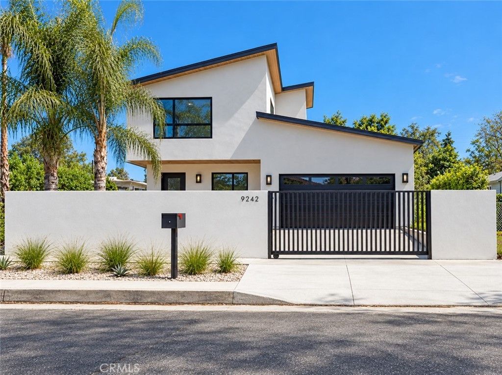 9242 Lemona, North Hills