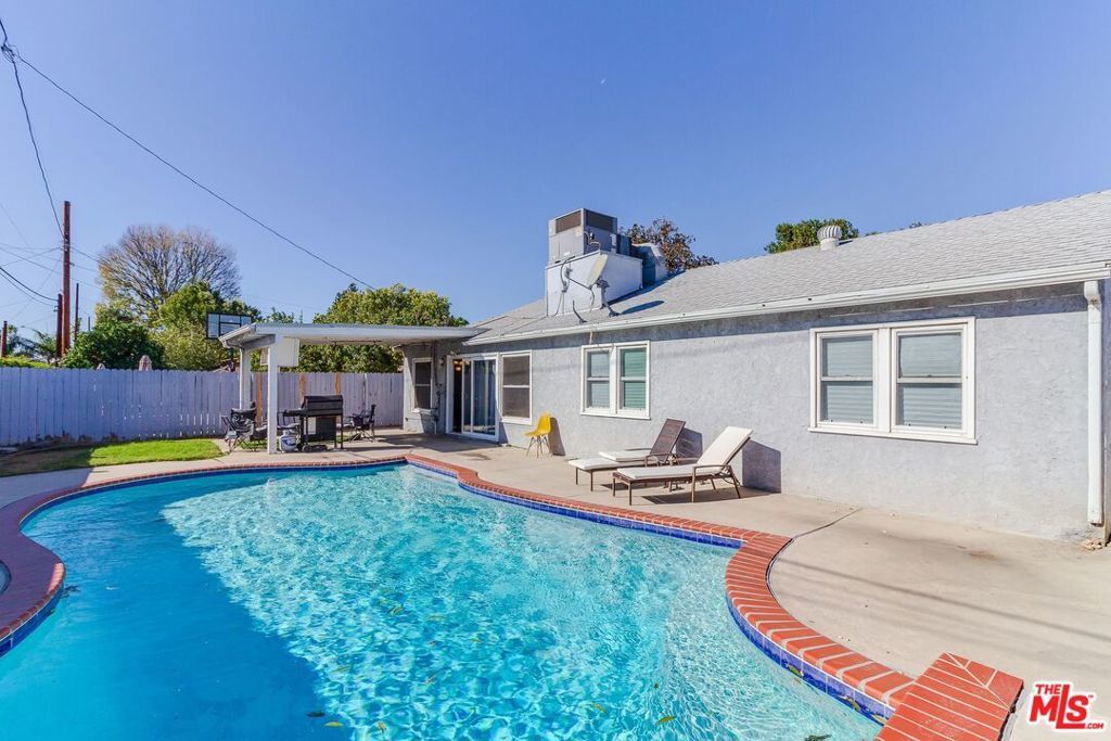 7858 Jamieson Avenue, Reseda
