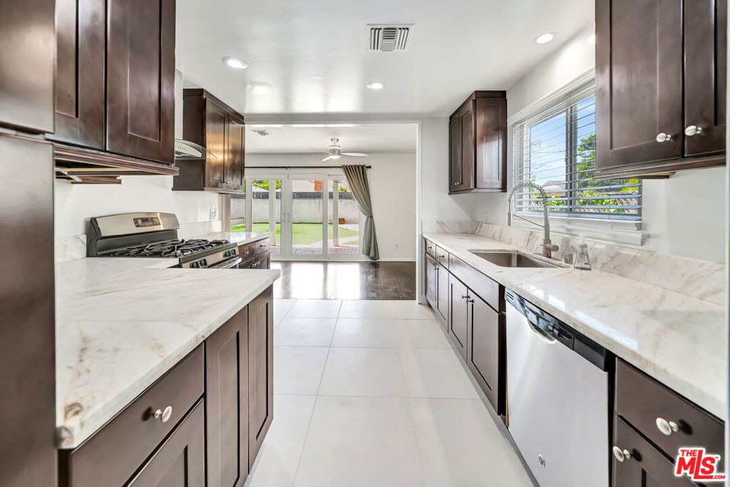 23008 Hamlin Street, West Hills