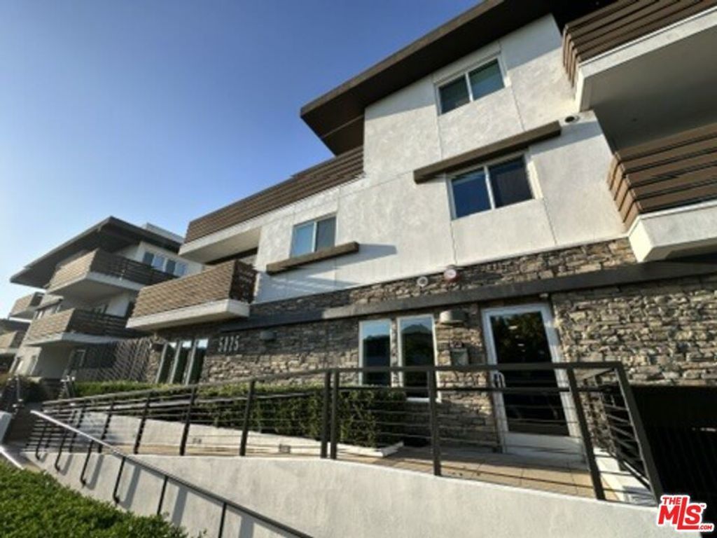 5825 Cameford # 204, Los Angeles