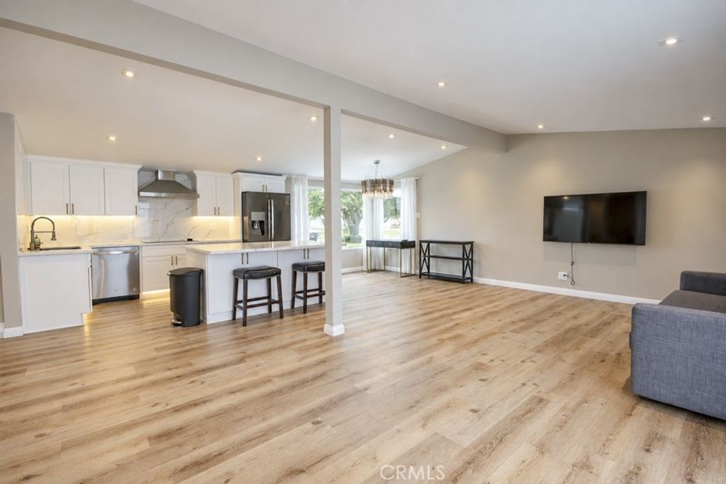 660 Beach Street, Costa Mesa