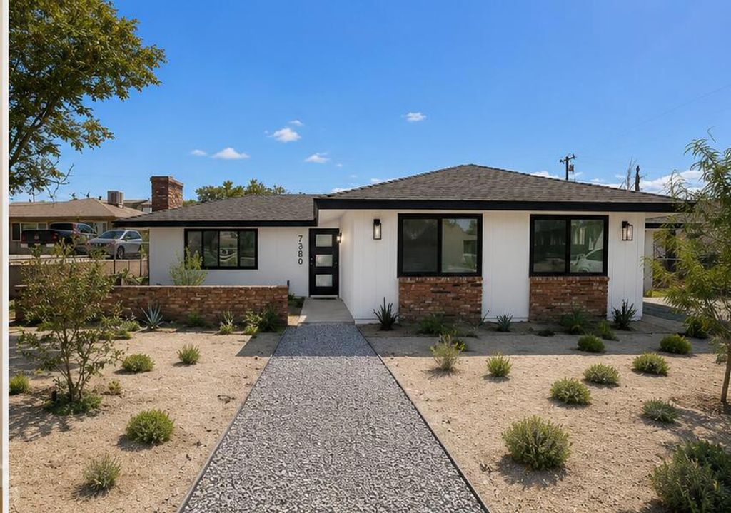 7380 Dumosa Avenue, Yucca Valley